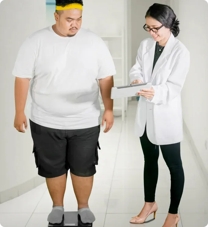 doctor-shows-examination-results-her-fat-patient.webp